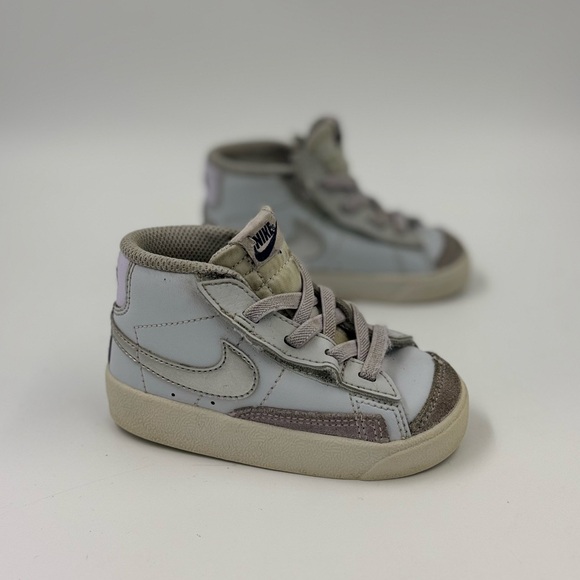 Nike Other - Nike toddle mid top size 6c